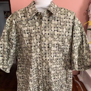 Size Medium Batek Bay Shirt
